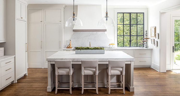 Modern marble kitchen by South Haven Builders